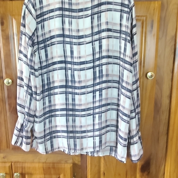 LOFT Pastel Pink Plaid Collared Size M Blouse - Picture 7 of 7